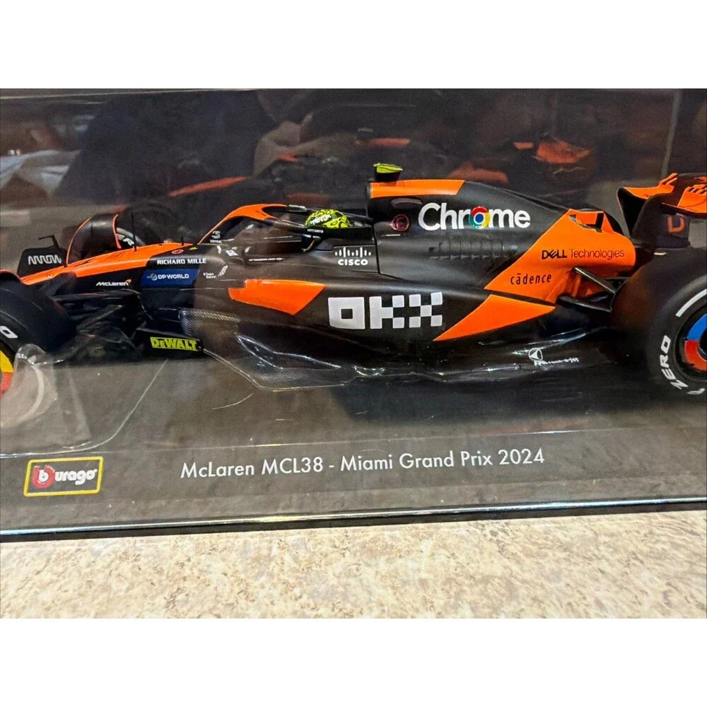 Bburago McLaren MCL38 Miami Grand Prix 2024 – Lando Norris #4  1:24 display case